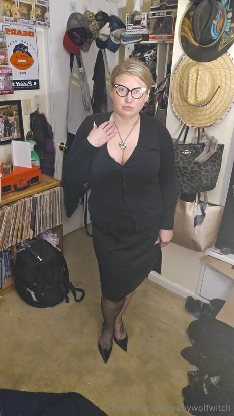 Babywolfwitch top model image