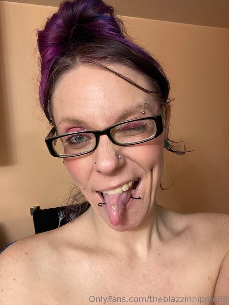 Theblazzinhippie69 star top pictures