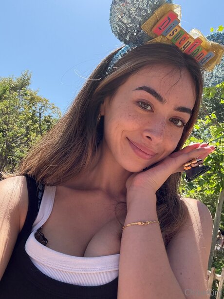 Chloekim model pretty images