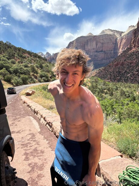 S1monpetrikov sexy star pic