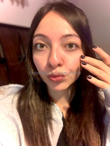 Love Moxie model exclusive photos