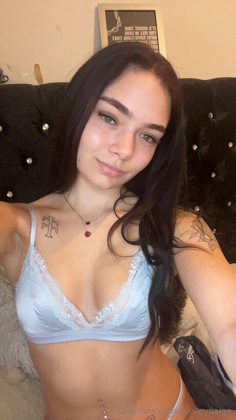 Kinsleypaige art model photo