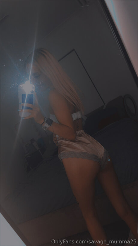 Savage Mumma25 model nude pics