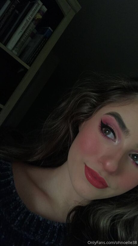 Ohnoelle38 adult star image
