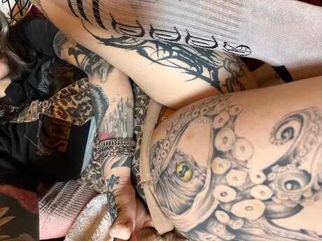 Sarahmoonsg model exclusive photos