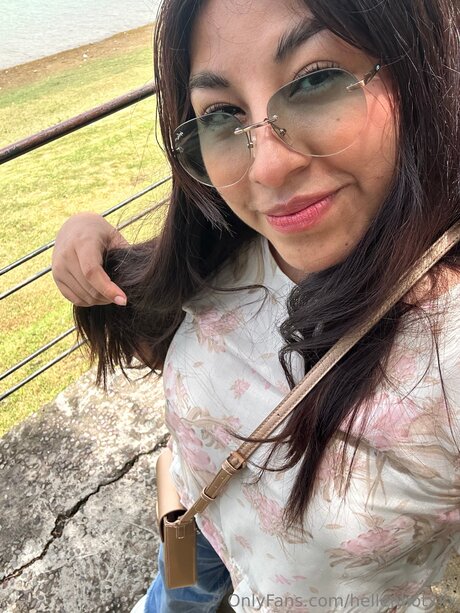 Hellenhotxxx free star picture