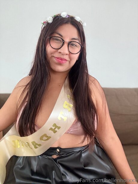 Hellenhotxxx beautiful model picture