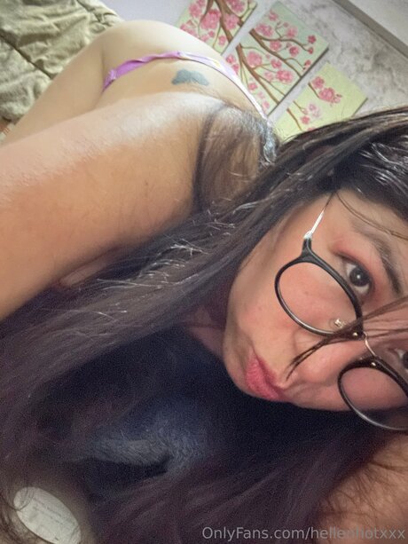 Hellenhotxxx pornstar naked photo