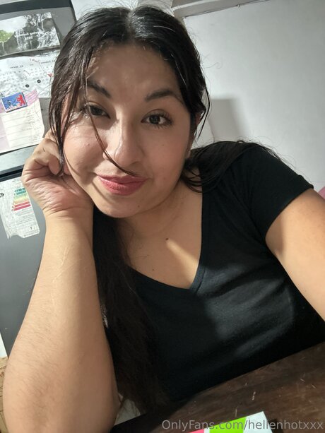 Hellenhotxxx adult model pic