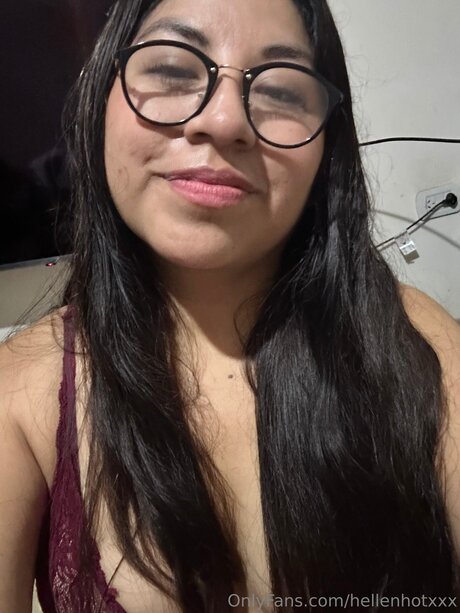 Hellenhotxxx naked actress pic