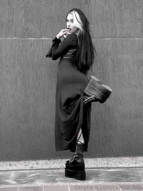 Camile 666 xxx model pictures