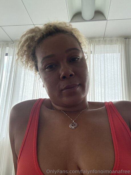 tanned onlyfans nude photos