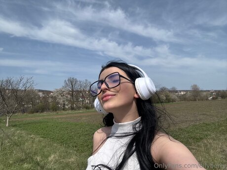 Ellyberry pornographic actress picture