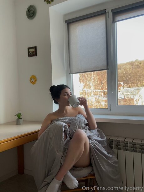 Ellyberry sexy pornstar photo