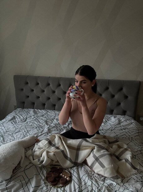 Ellyberry star erotic gallery