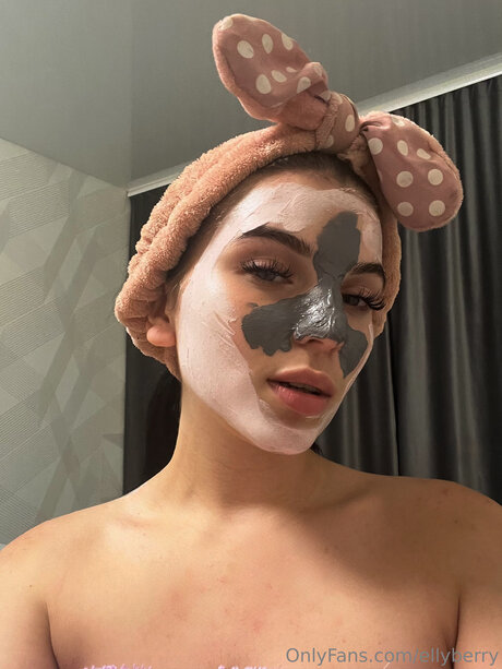 Ellyberry top model image