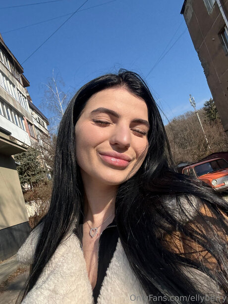 Ellyberry high quality star images