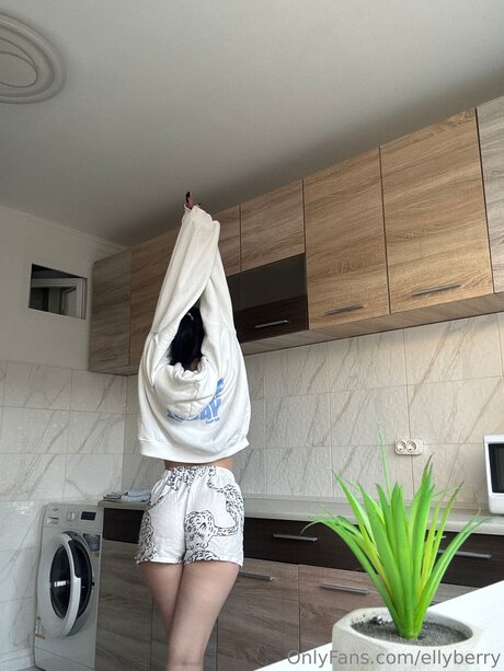 Ellyberry actress img