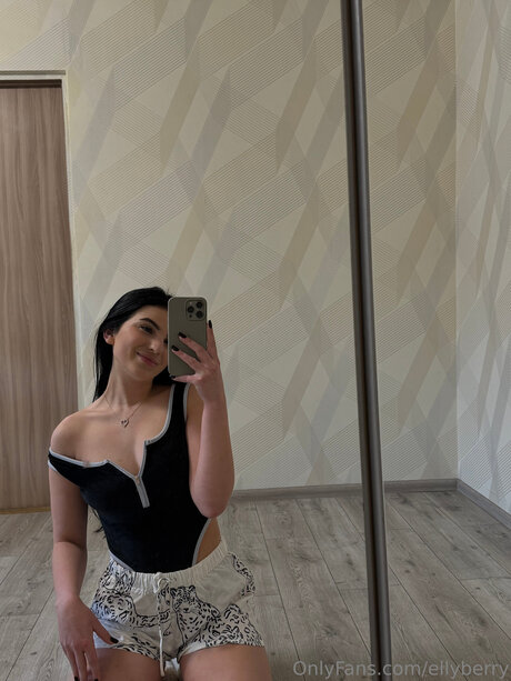 Ellyberry best star photos