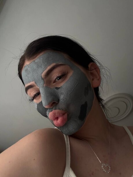 Ellyberry hot model img