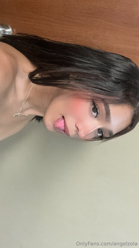 Angelzola model photos