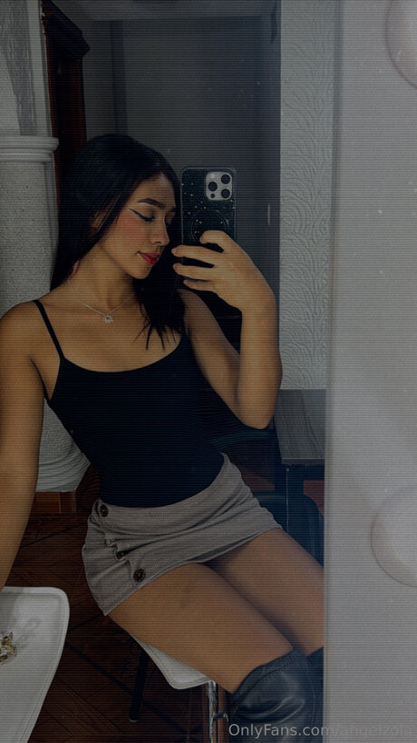 Angelzola star best pictures