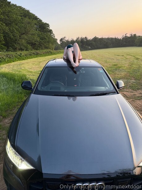 Mummynextdoor naked star images