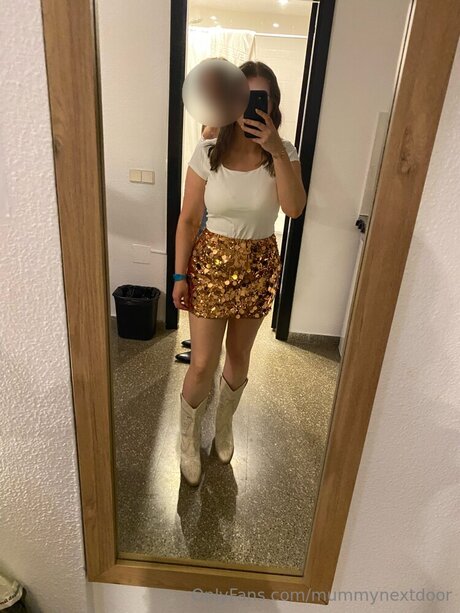 Mummynextdoor model porn image