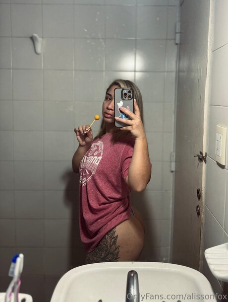 Alissonfox naked star img