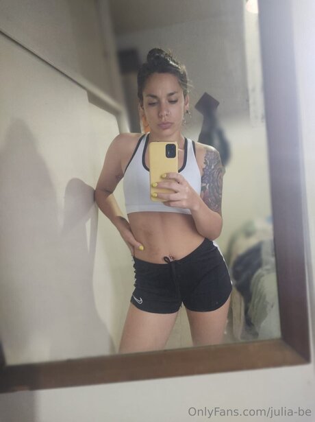 Julia Be hot model archive