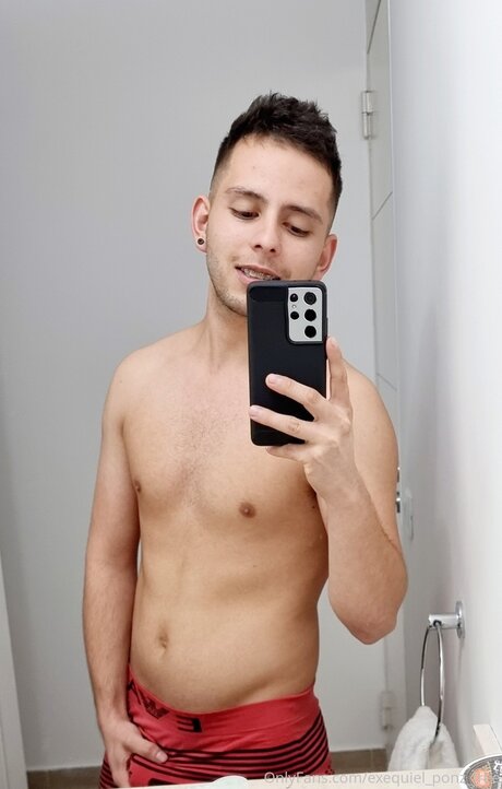 Exequiel Ponz Free pretty star images