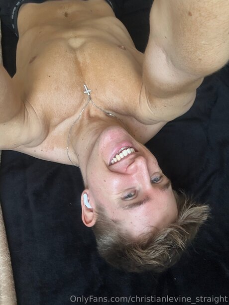 Christianlevine Straight top model archive