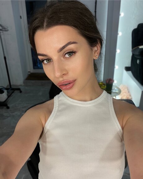 Cutie Karina nude star picture