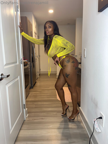 Yourfavgirlrw art model pic