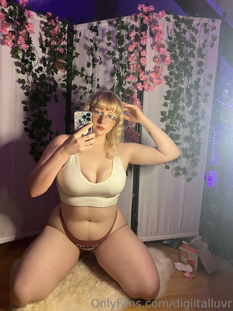 Urfavegirluwu perfect pornstar pics