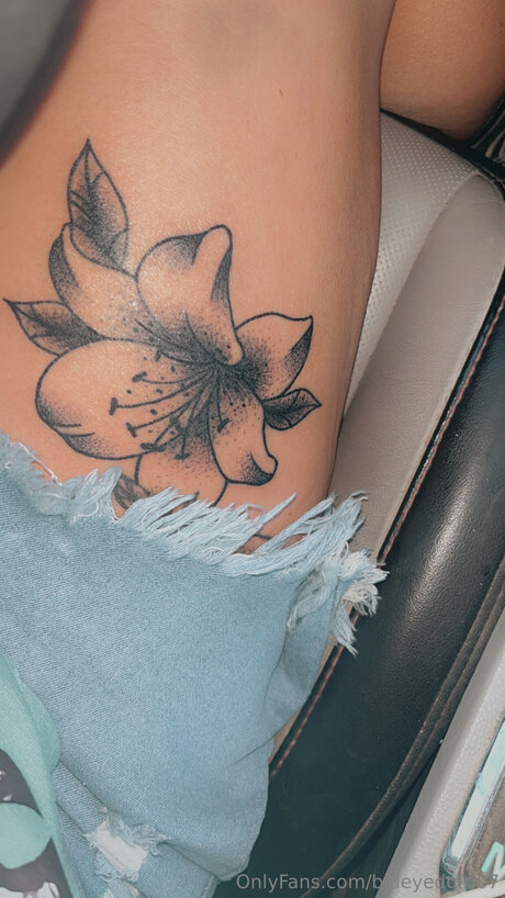 Blueyedgirl07 art model pic