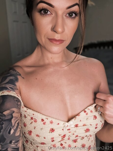 Spicy Lemon2425 porn star pictures