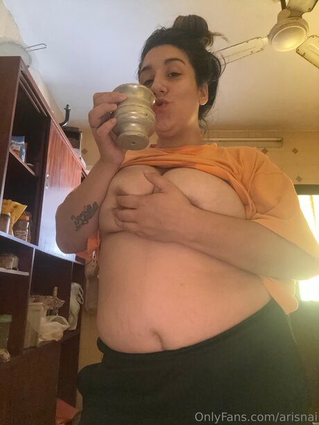 Arisnai model pornographic images