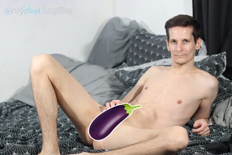 Logilikefree pretty model pic