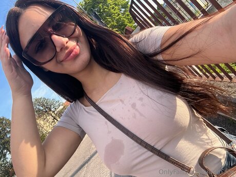 Yaslin Fox free model picture