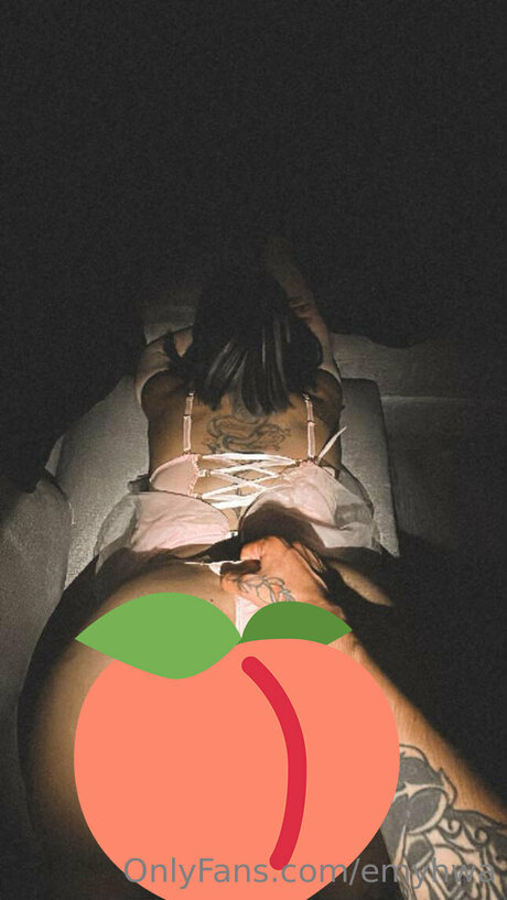 Emyhwa nudes star image