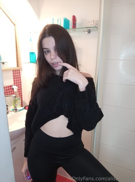 Alisa Violet model exclusive pics