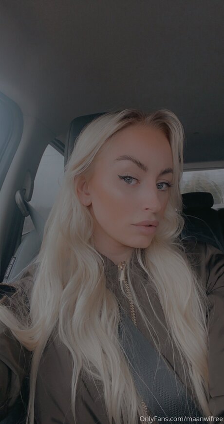 Maanwifree pornstar naked photo