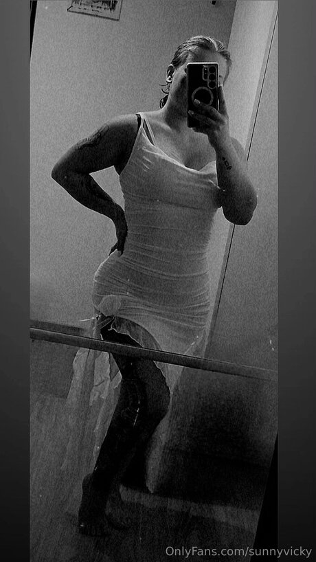 Sunnyvicky model adult photos