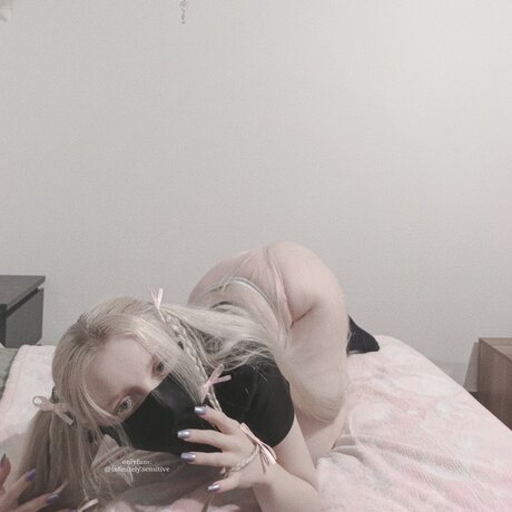 Infinitely Sensitive model hd picture