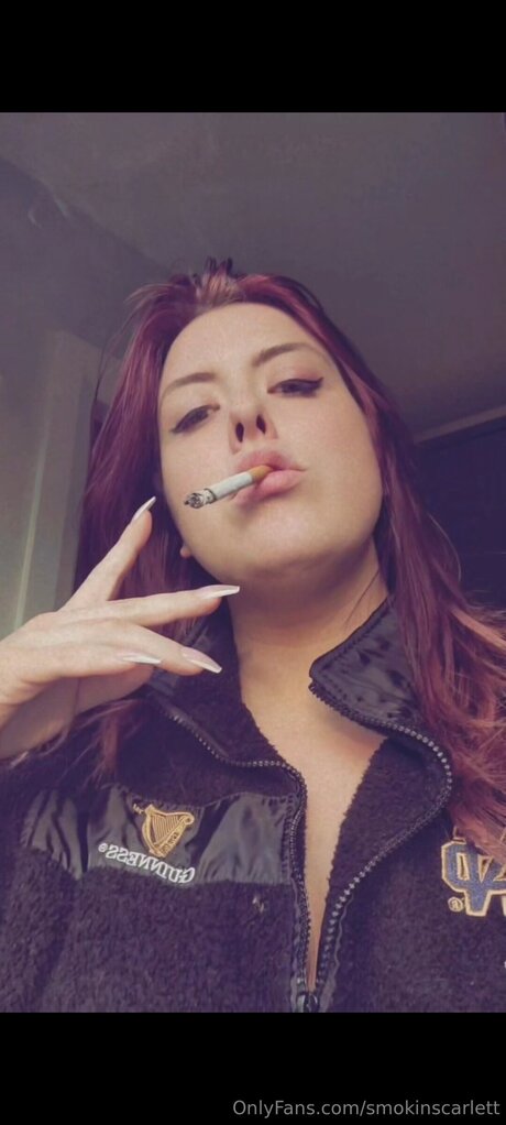 Smokinscarlett model naked photo