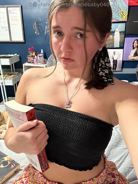 Brunettebaby040 erotic model img