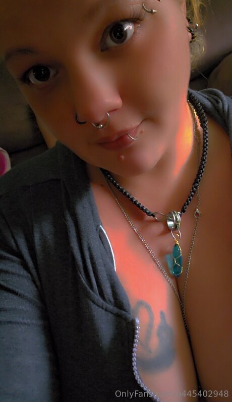 U445402948 perfect actress pic