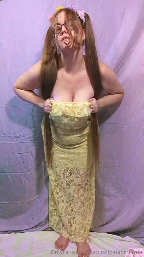 Naturally Naomi Free pretty star photos