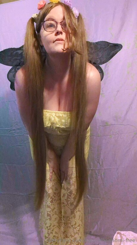 Naturally Naomi Free adult model photo